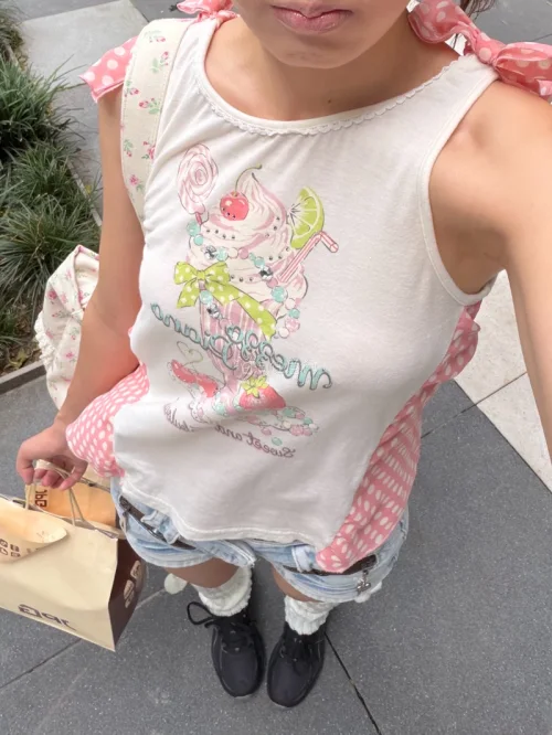 分享我在挖煤姬淘到的几件中古服饰！这次终于收到我蹲了一阵子的日牌订单，里面有 Emily Temple Cute、BABY DOLL、mezzo piano 等几件，这次订单整体都是我很喜欢的那种日系复古少女感，Emily Temple Cute的糖果柄半裙很适合搭...