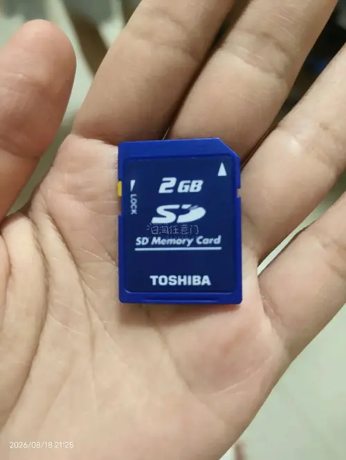 这次在日淘任意门挖到两件心头好，东芝2G老SD卡完美适配老式CCD相机，还有温柔日系碎花连衣裙，成色超赞。
分享小技巧：搜古着裙、CCD存储卡关键词，蹲个人卖家闲置更容易捡漏。挖煤姬转运流程顺畅，物流时效稳定，海淘日货省心又划算，轻松拿下平价中古单品。
