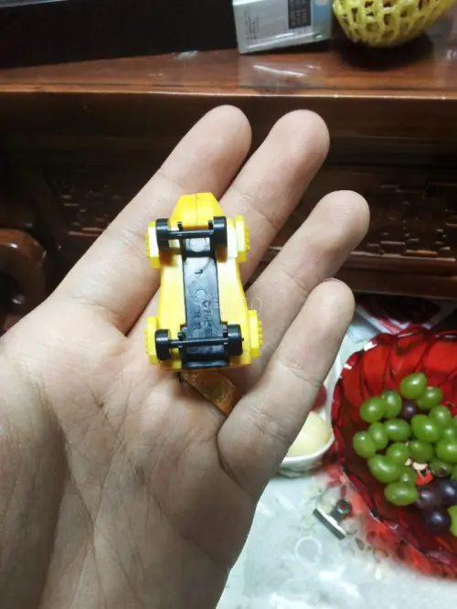 最近意外收获了一只大战队的扭蛋飞船，看图片挺大，实际收到非常迷你，出乎意料，本人非常喜欢，非常满意的一次购物