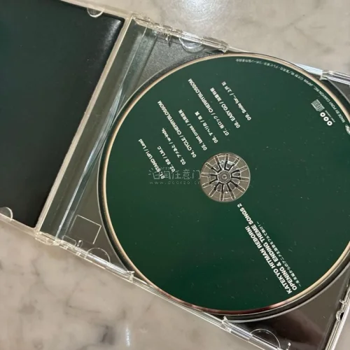 这次买了一些喜欢的CD，CD状态良好，运输没有损毁，都可以正常播放，CD里有好几首歌都很好听。走的EMS，物流安全配送到家，推荐推荐