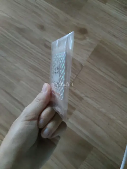 非常感谢卖家出物，而且包得很严实，从下单到签收大约是两周的时间，总之很满意这一次的购物，闪闪的贴纸很可爱，看得人心情好好*^_^*