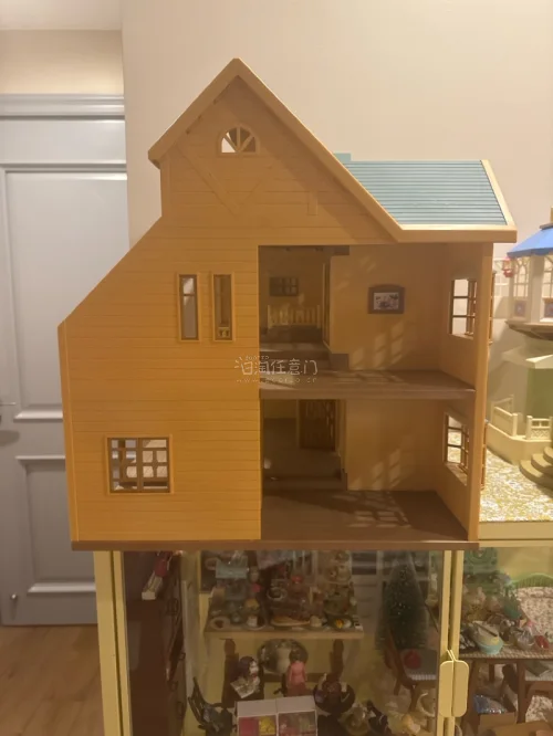 品相非常完美且带原盒，一路海运回来也没有磕碰，非常值得收藏的经典之作，会一直好好保管。卖家人特别好还送了很多家具，价格整体非常划算，捡到漏了。