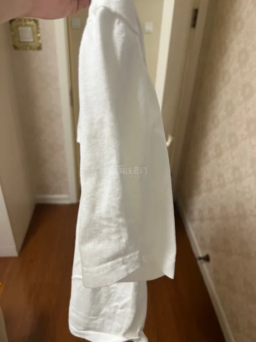日淘的哭泣少女乐队动漫联名T恤终于到手，漂洋过海等待许久。正版印花细节精致，面料舒服版型宽松，就是周期长，收到本命周边很值得。