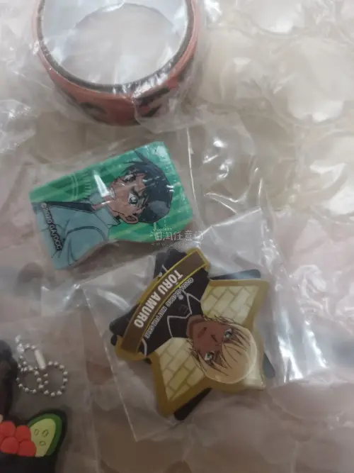 一些名侦探柯南的小物，拿到手非常精致可爱，卖家打包细致，拿到手物品的状态都很好很不错很不错的一次体验很好的 。