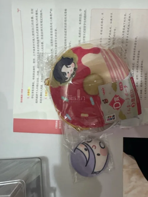 非常可爱的娃娃，挖煤姬初体验感很好，首先优惠很大力，邮费便宜。包装很好，有塑料袋包裹物品，对最近下雨的地方很友好，不用担心物品损坏。最后物流还是很迅速的，发货后7天就拿到了快递娃娃很萌很可爱！超级喜欢