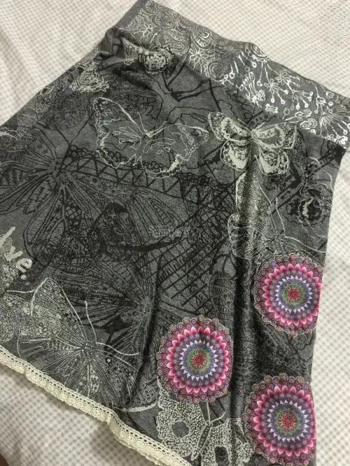 两条裙子版型都很好，面料舒服有质感，印花和刺绣细节精致。日淘转运流程顺畅，包装完好无损，到手很满意，喜欢日系古着的姐妹可以放心入手！