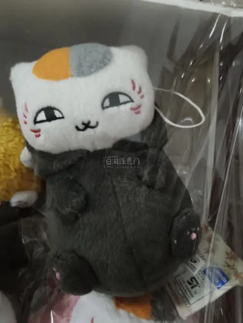 猫咪老师的毛绒种类真的好多呀，尤其是以前的小毛绒，很多有意思的造型，也方便摆放，不占位置，很可爱。竹蜻蜓清关和物流速度也很快。