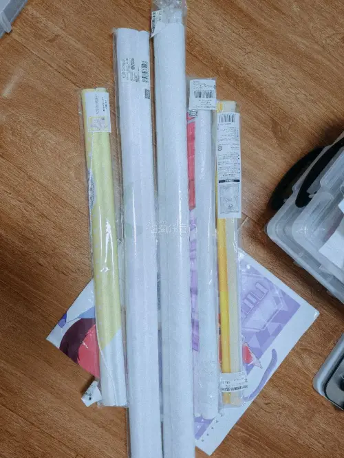 这次这箱买的大多是挂画，想着一起发比较省事。一如既往的快，送到还是六角尖尖。这箱买的jhw的东西出了点问题，挖煤姬也是非常负责的帮我沟通解决了，我将继续追随，挖门信徒੭ ᐕ)੭*⁾⁾