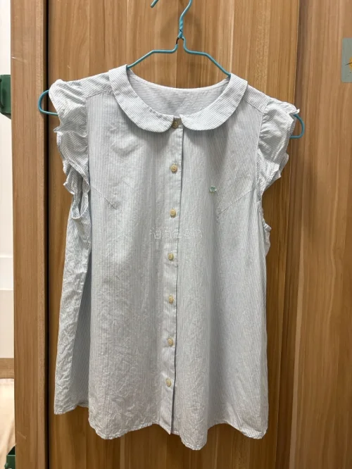 挖煤姬买的美美的衣服到了，选择的是海运，一个月左右到手，上衣非常可爱，娃娃领的设计，实物很有质感，购物体验很好。