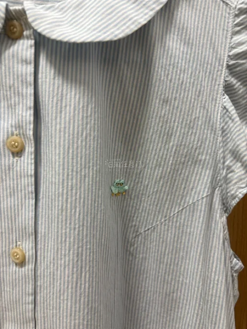 挖煤姬买的美美的衣服到了，选择的是海运，一个月左右到手，上衣非常可爱，娃娃领的设计，实物很有质感，购物体验很好。