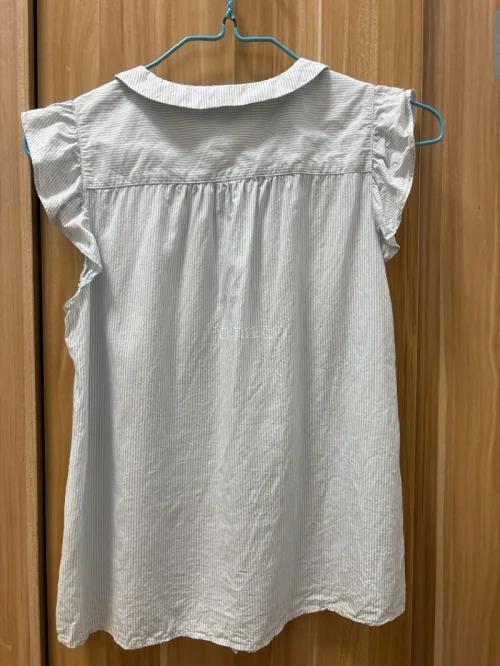 挖煤姬买的美美的衣服到了，选择的是海运，一个月左右到手，上衣非常可爱，娃娃领的设计，实物很有质感，购物体验很好。