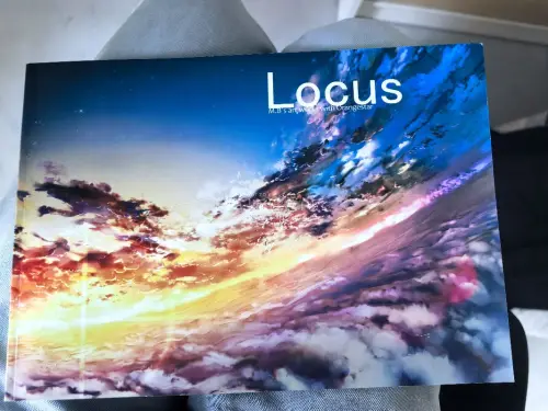 煤炉拍卖切到的蜜柑星的set，超级好价，有一本画集和明信片文件夹，走的是ems，打包特别好很快就到了，用了积分抵扣邮费也很便宜，体验很好