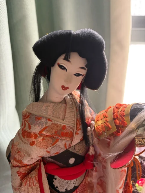 实物比图片还要精致，真的很难不爱！
 挖煤姬的打包防护做得太到位了，易碎品都单独裹满了气泡膜，长途海运过来也完好无损。而且经常有优惠券，价格很实惠。代拍操作简单，对新手非常友好！
还是用的EMS，运费积分抵扣很划算，包装也很好，没有破损。