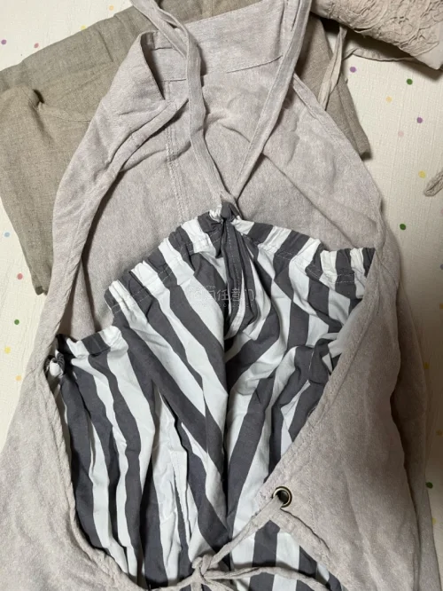 这次依旧是美丽衣服的一箱！不过这次有个我之前没买过的衣服类别——围裙风的背心裙。是品牌“cloud nine的”，围裙的关键词则是“エプロン風キャミワンピ”（围裙风背心连衣裙）。
记住这些关键词到挖煤姬的搜索框输入就可以识别并购入出美丽的好衣服。