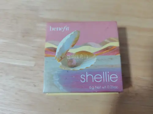 这次我购入的是一些日系彩妆，ysl唇釉、benefit的腮红，以及黛珂腮红等等，这些商品在挖煤姬app上可以非常简单搜索并购入上。商品都入库后，选择合适的线路运回，就可以安心等待到家了。我选择的是epl线路，全程都有明确的物流信息，时效在十天左右可以接受，包装得都很...