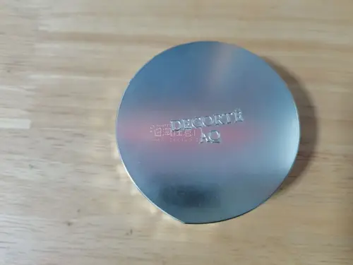 这次我购入的是一些日系彩妆，ysl唇釉、benefit的腮红，以及黛珂腮红等等，这些商品在挖煤姬app上可以非常简单搜索并购入上。商品都入库后，选择合适的线路运回，就可以安心等待到家了。我选择的是epl线路，全程都有明确的物流信息，时效在十天左右可以接受，包装得都很...