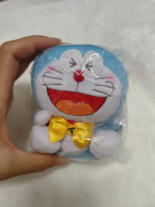 在挖煤姬雅入手了这一批哆啦A梦中古毛绒玩偶，都是很有年代感的老款，充满童年回忆。平台下单操作简单，入库打包防护做得很到位，收到实物和卖家描述基本相符，海淘体验很不错，以后还会继续在这里蹲喜欢的中古玩具！