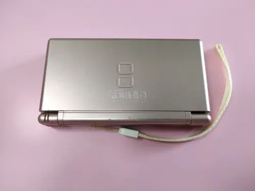 我又买到了一个新型号游戏机！真的超开心！在挖煤姬海淘，我一般是早起和睡前搜索关键词刷一下，运气好就能碰到好价，每晚上还有拍卖可以参加。还记得刚开始海淘时啥也不懂，不过好在新人教程特别详细，搜索关键词还能自动翻译，按着提示一步步来就好啦，最后收到时快递包装都很好！我还...
