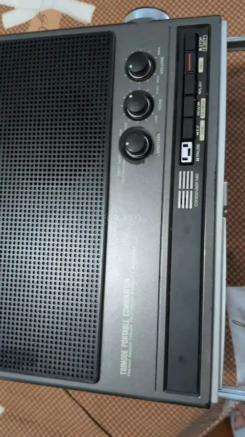 日立多功能老式收录音电视机,海运時间大约二十多天收到，昭和时期多功能收音电视机，各功能正常，物流速度好还算快,关键是物品没有损坏，部分还可以正常使用，平台购物确实便捷，一如继往支持任意门购物平台