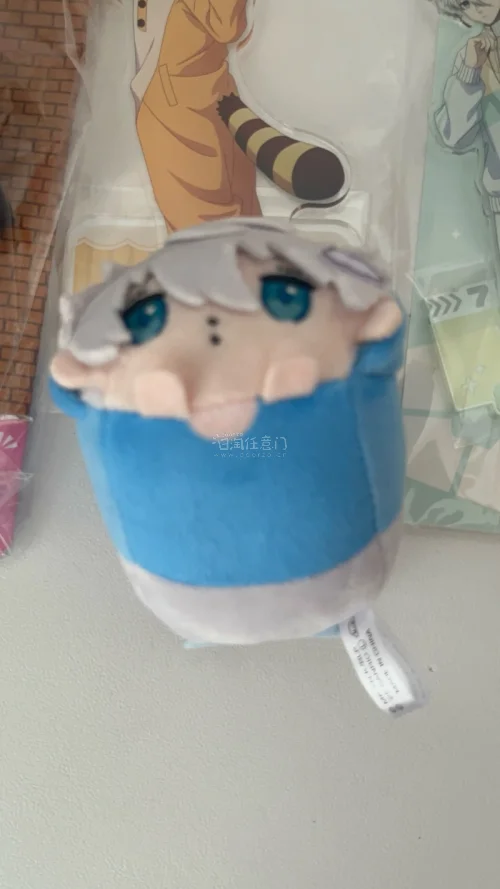 终于等到漂洋过海的谷子！这次切了两只软乎乎毛绒+两枚亚克力立牌?
走的EMS线路，物流全程可以追踪。
挖煤姬合箱打包很扎实，泡泡纸裹得很到位，立牌没有划痕，毛绒品相也很满意。
积分和优惠券可以叠加，海淘吃谷省心又方便，体验感拉满✨
慢慢收集自推真的太治愈，继续蹲下一...
