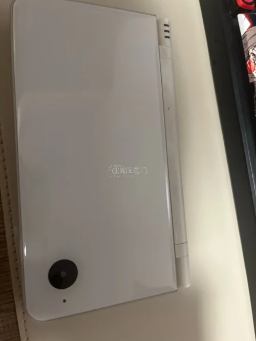 低价购入，到手反而很好的意外，捡到宝了，很棒的体验，下次还回购，很棒很好卖家保存的很好，除了屏幕有点黄其他非常好