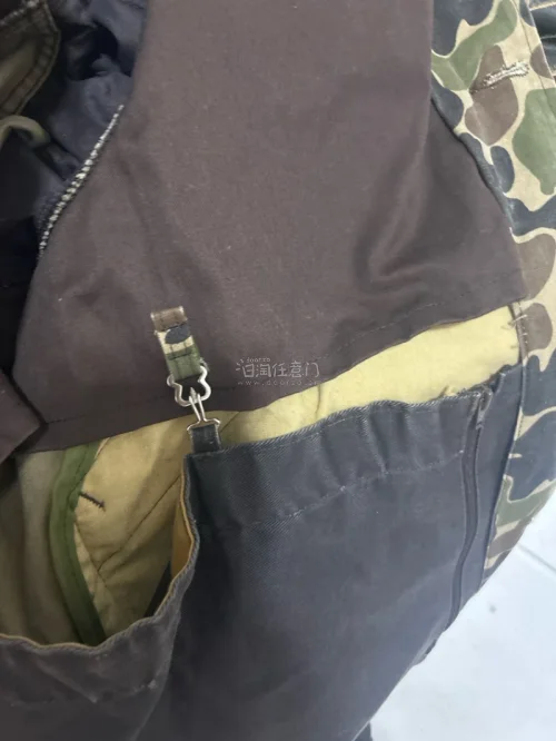 几件商品挖煤姬都有还价成功，海运包装密封，整体货运实际20天到手，很不错，尤其是迷彩猎装的衣服超出预期，非常喜欢，红色鞋子颜色很正，成色很新，和卖家描述一致，很喜欢！