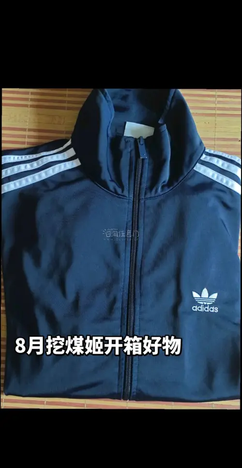 经典藏蓝三叶草运动外套，百搭耐看