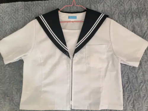 非常棒的购物体验，第一次在这个平台买到这么满意的衣服。从那么远的日本运输到这里来，包装非常好非常严实，衣服跟实物描述一模一样，非常好的体验。