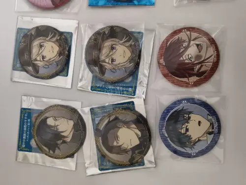 纸片子还有吧唧到货状态都不错，樱花妹包装是真好，又集齐一点图鉴，还是小众好集，要是热门的制品特别多真的老大难了