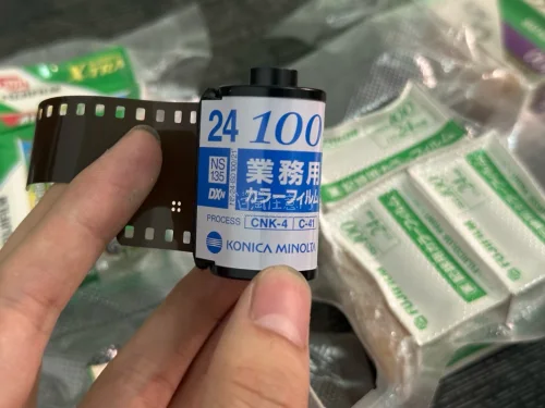 第一次海淘，买了好多卷，加上运费和关税挺划算的，第二单买了胶卷和双反还在路上，坐等到货。快快快，还会继续回购