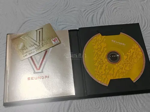 终于蹲到BIGBANG这套KRUNK全套周边+胜利VVIP日专✨
古早官周国内很难凑齐，分享切煤小要点：
▪️日文英文混合搜索，扩大搜索范围
▪️仔细看实拍图，甄别谷子瑕疵
▪️算清全部成本，拒绝冲动下单
▪️利用仓库入库照片核对商品，降低踩坑概率
 
耐心蹲守，就...