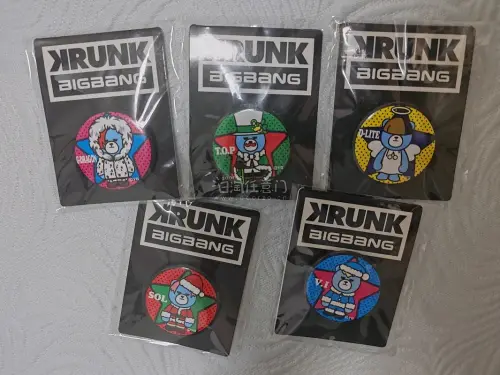 终于蹲到BIGBANG这套KRUNK全套周边+胜利VVIP日专✨
古早官周国内很难凑齐，分享切煤小要点：
▪️日文英文混合搜索，扩大搜索范围
▪️仔细看实拍图，甄别谷子瑕疵
▪️算清全部成本，拒绝冲动下单
▪️利用仓库入库照片核对商品，降低踩坑概率
 
耐心蹲守，就...