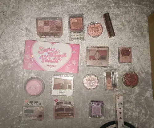这次切了一些canmake的彩妆，基本都是绝版品，到手都出乎意料的好看，包装很严实，到手无破损，物流很快，之后也会继续用挖煤姬来下单