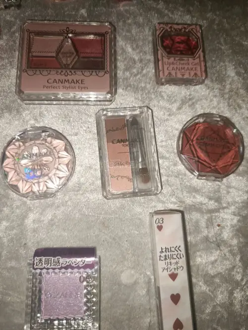 这次切了一些canmake的彩妆，基本都是绝版品，到手都出乎意料的好看，包装很严实，到手无破损，物流很快，之后也会继续用挖煤姬来下单