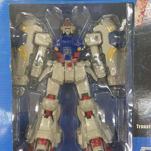 这款是万代2001年推出的DX MIA系列RX‑78‑GP02A高达试作2号机，出自OVA《机动战士高达0083 星尘的回忆》。
GP02A是故事里搭载战术核弹的特型机体，拥有厚重的肩部推进装甲，是高达0083中极具代表性的机体。DX MIA为大型可动成品线，区别于...