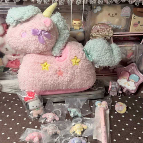 找到了一个双子星的独角兽的玩偶，没想到还是个眼镜盒，特别萌啊，比国内便宜了很多直接下单了，用竹蜻蜓快递回来快递费也不多，30左右，包装也很好东西没有损坏！