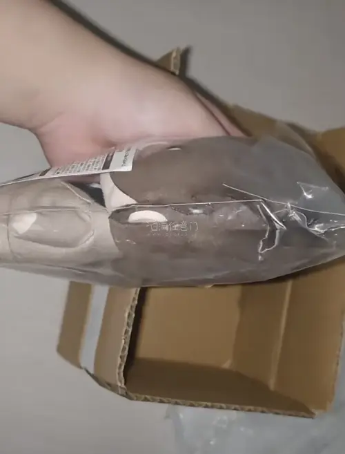 第一次打价格较大的拍卖，还好挖煤姬有分箱功能，平分后可以很安全回来除了运费不需要教其他额外的费用了，快递速度很快，整个纸箱很硬，会再次使用的