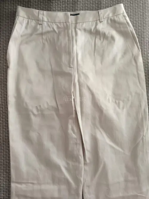 挖煤姬买的Burberry米色休闲裤，成色蛮好的，价格实惠，质量也挺好的，比想象中的要好多了，挺不错