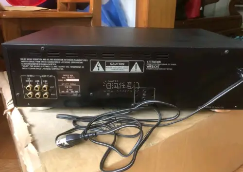 这次在任意门海淘Victor V515三磁头卡座，体验非常棒！

作为经典三磁头机型，V515对成色要求极高。任意门的仓储拍照服务很贴心，让我能清晰确认机器外观和内部状态，安全感拉满。收到货后包装极其严实，完美避开了运输风险。机器磁头磨损度低，走带平稳，音质表现完全...