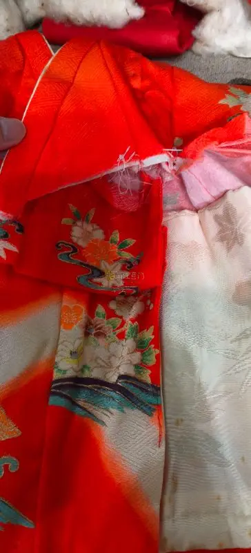 这次在挖煤姬淘到的手工娃娃衣服真的超出预期！和风纹样做工细腻，走线工整无线头，面料柔软不伤娃娃漆面，版型贴合人偶素体，上身氛围感直接拉满，成色干净保存得特别好。
平台全中文界面搭配智能翻译，找款搜关键词很方便，新手也能轻松操作。代拍响应及时，超长免费仓储可以慢慢凑单...