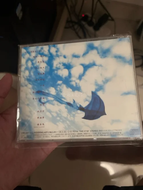 这次在挖煤姬入手王菲日版VHS录像带与刘德华日版CD，两件中古碟片包装防护做得很到位，碟盒保存品相远超预期。商品实物和卖家图片描述基本一致，物流转运流程顺畅，到手无磕碰损伤，能收到这些稀缺的原版藏品十分开心，淘老碟还会继续选择这里。