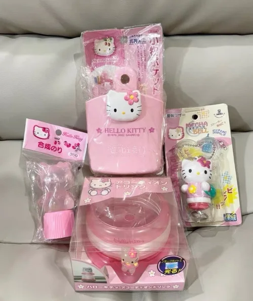 浴室收纳架粉粉的太可爱了！挖煤机更新物品也挺快的，一刷到就马上买了！物流也很快！在挖煤机淘物总能买到喜欢的！解决问题也很快！会继续使用的