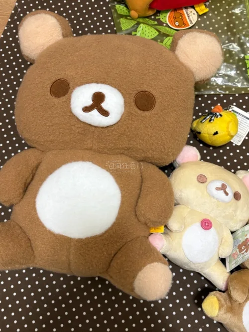 在挖煤姬上蹲到一大箱品相非常好的轻松熊玩偶，卖家实拍图超细致，价格比国内代购划算太多！这次用挖煤姬试水，操作比我想的简单多了，页面清晰，各项费用一目了然，物流全程实时跟踪，海淘小白也能轻松上手。竹蜻蜓一周多就收到货，箱子包裹得严严实实，拆开快递瞬间幸福感拉满。现在天...