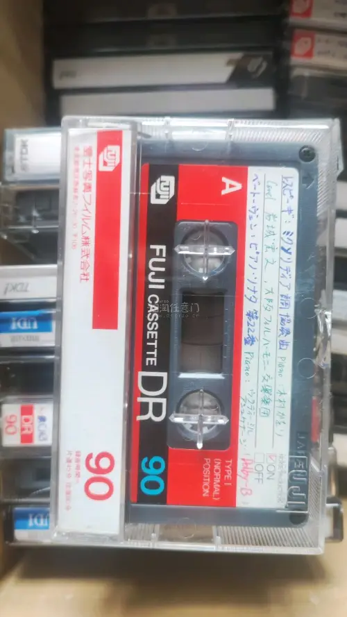 这次在任意门海淘磁带，体验真的绝了！
界面翻译超方便，不用自己瞎琢磨。挑了品相超好的老磁带，价格比国内香太多。走的海运，差不多一个月到手，速度完全能接受。包装特别扎实，八角尖尖，磁带盒一点都没被压坏。客服也耐心，有问必答。以后淘复古音频设备就认准这家了，强烈推荐