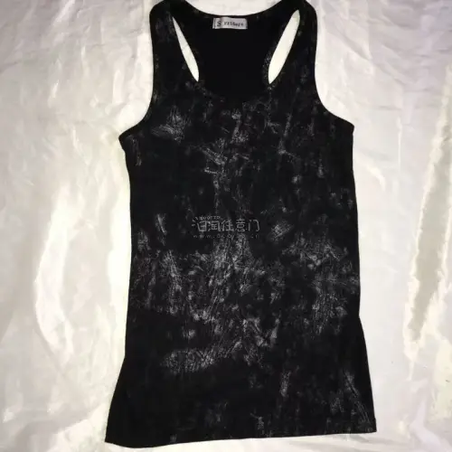 这次选择在挖煤姬上淘衣服。整体体验很棒！顺利拿下喜欢的衣服，到货后成色让人惊喜。三件衣服上身效果都很不错。物流用的ems快递 也是超级快 能够挖到好看的衣服太开心，还会再来的。
