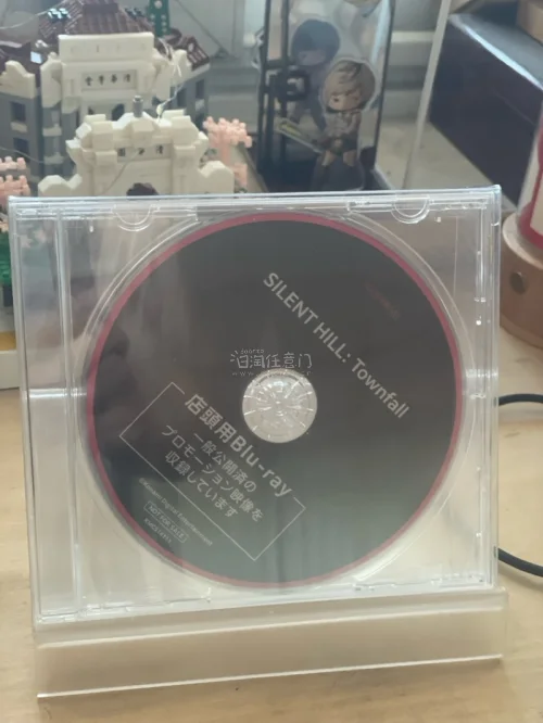 这单用的日本邮政EM S，大概一周的时间就到了，非常快。在煤炉上买到了即将发售的寂静岭Town fall全新店宣特典资料，一张BD影像资料盘和一张PS5版本的样本页封面，fans值得收藏起来