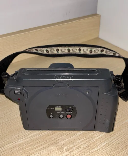 挖到宝藏wide100啦！在挖煤姬入手的这台富士instax wide100成色很不错，整机功能完好，宽幅拍出来的画面氛围感直接拉满。平台的下单和物流流程都很顺畅，包裹包装扎实，到手没有磕碰。中古拍立得性价比很高，喜欢宽幅拍立得的朋友可以蹲一蹲，这次海淘购物体验很棒...