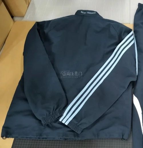 非常稀有的09-10adidas皇马训练服～三色拼色颜值超级高！为了喜欢的球星买的同款，能买到真的感觉好幸福～期待上身！
