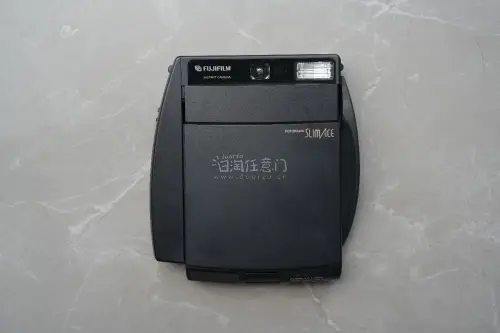 这次我一共购入了3台拍立得，一台宝丽来sx70声呐，两台slimace，成色都非常的好，而且还是好价，想着是高价值物品就直接空运回来了，也是美滋滋拍上，感恩挖煤姬