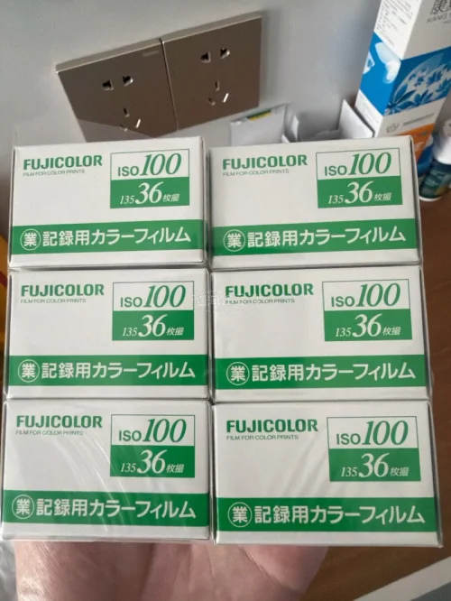 前后物流10天左右
保存不错，已经拍了一卷，按照80iso拍摄+0.6曝光
扫描后出片正常，色彩浓郁。当然了这么多卷不一定每一卷都没问题，海淘胶卷也是个开盲盒的过程，要做好心理准备。